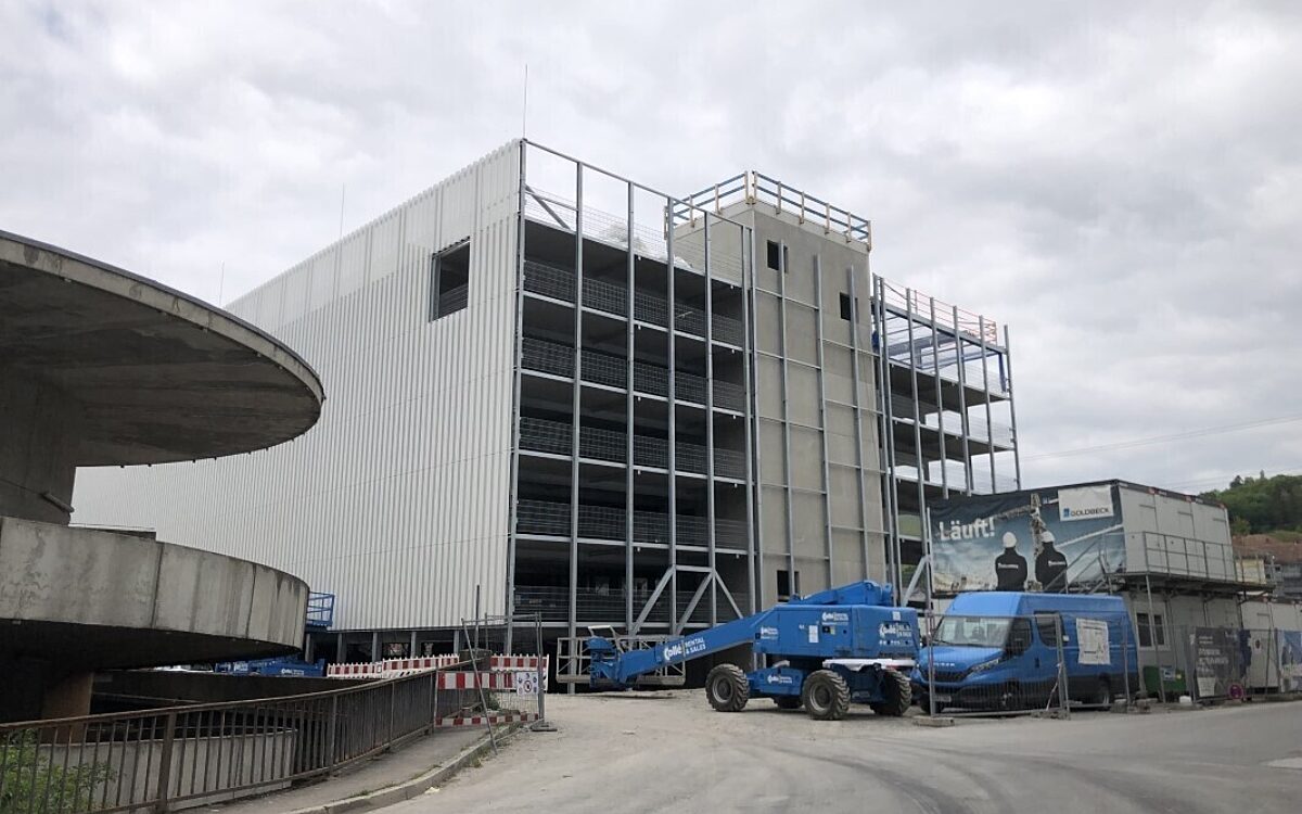 Das neue Parkhaus am Hauptbahnhof hinter Quellenbach Das neue Parkhaus am Hauptbahnhof hinter Quellenbach