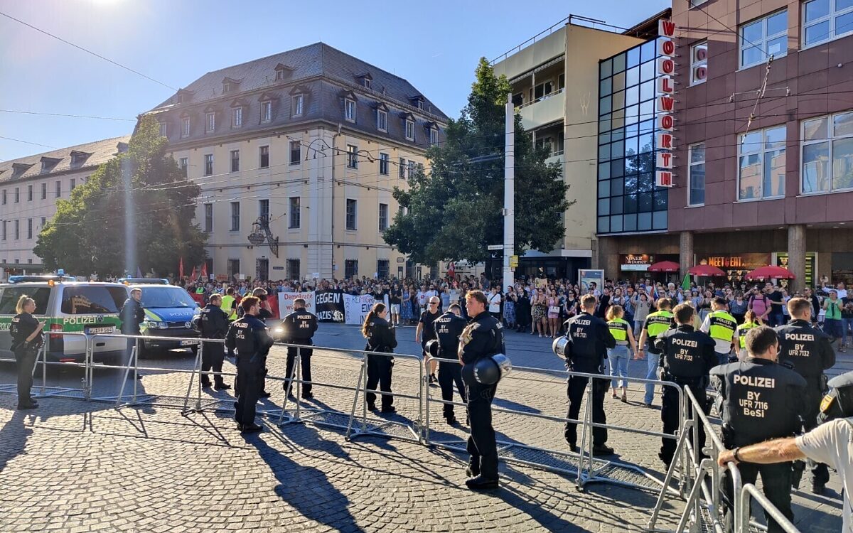 Demo 3 Jahrestag Barbarossaplatz 3 Demo 3 Jahrestag Barbarossaplatz 3