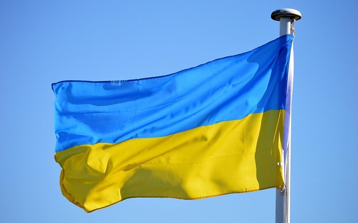 Die Flagge der Ukraine in blau und gelb Die Flagge der Ukraine in blau und gelb