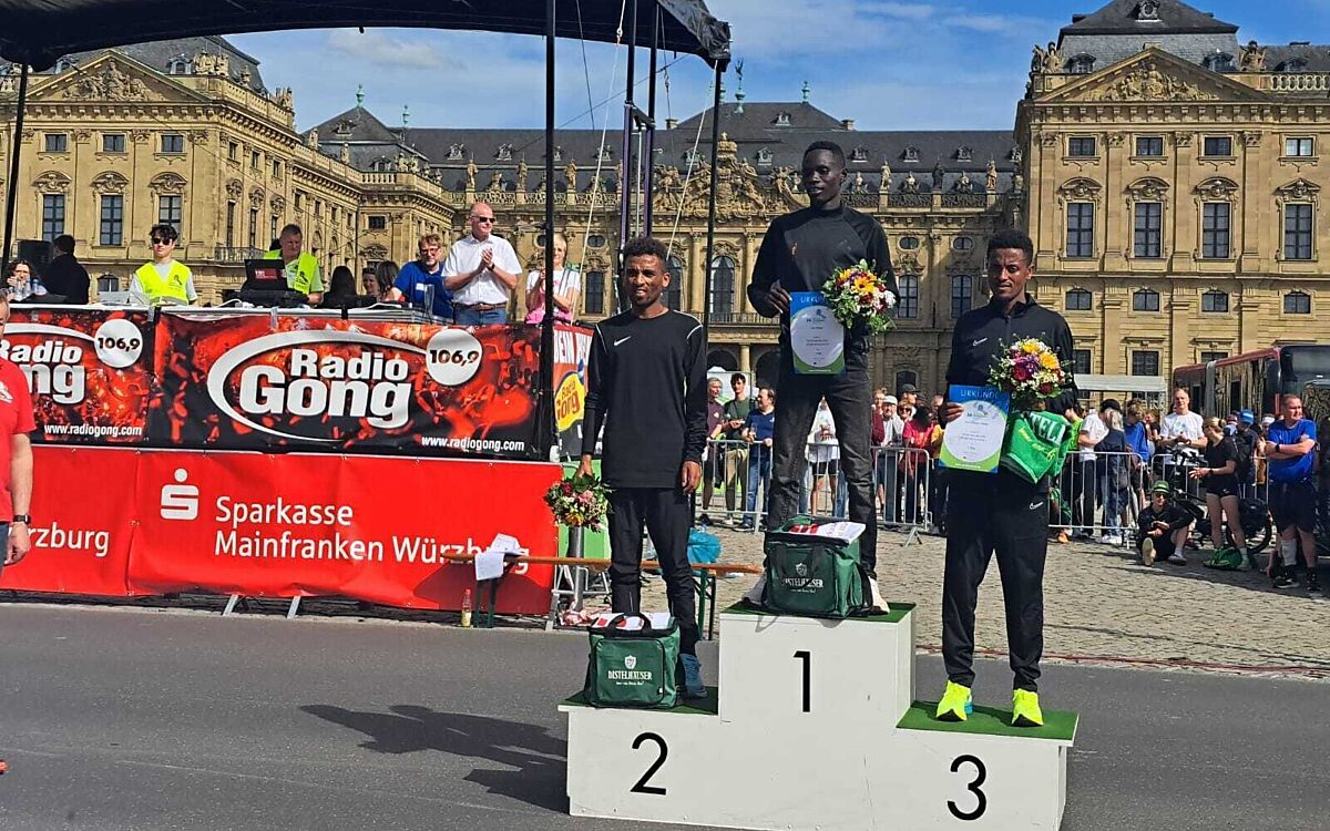 Die Sieger der Maenner beim Lauf der Asse Die Sieger der Maenner beim Lauf der Asse