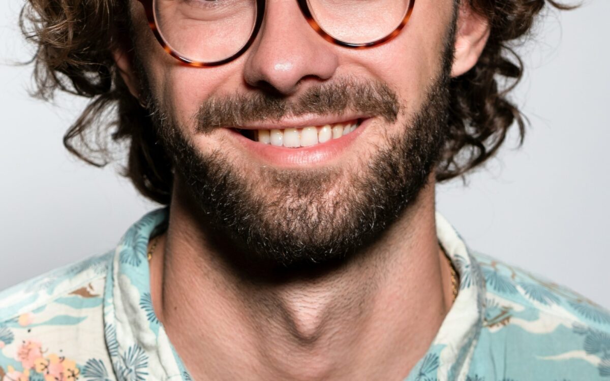 Ein Mann lächelt Ein Mann lächelt