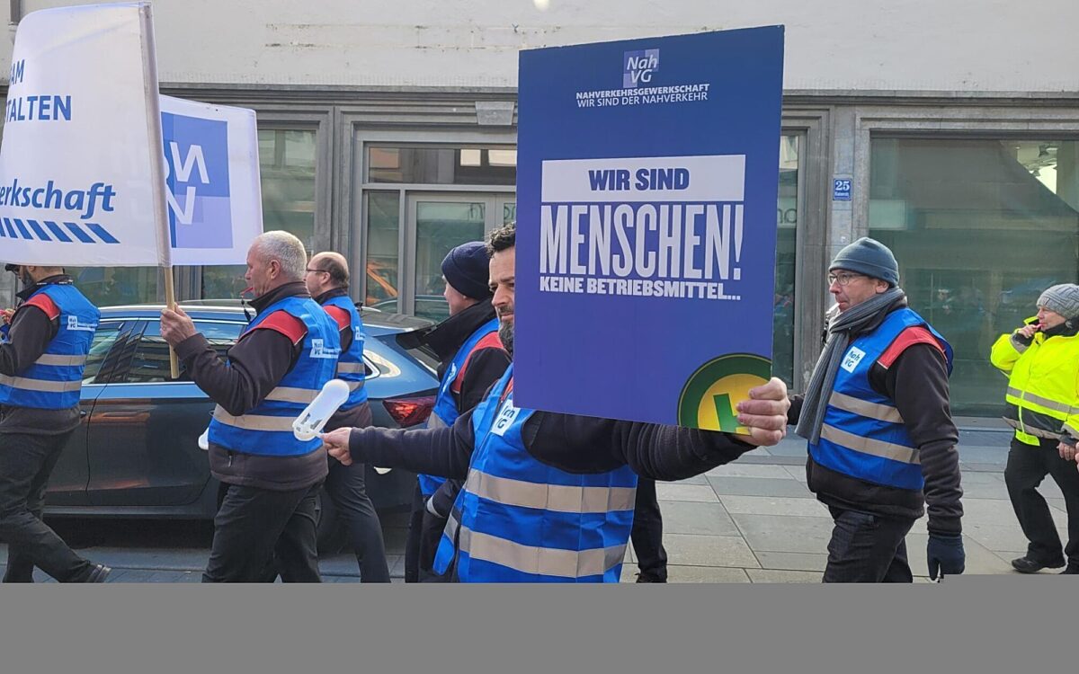 Ein Streikplakat Busfahrer streiken Ein Streikplakat Busfahrer streiken