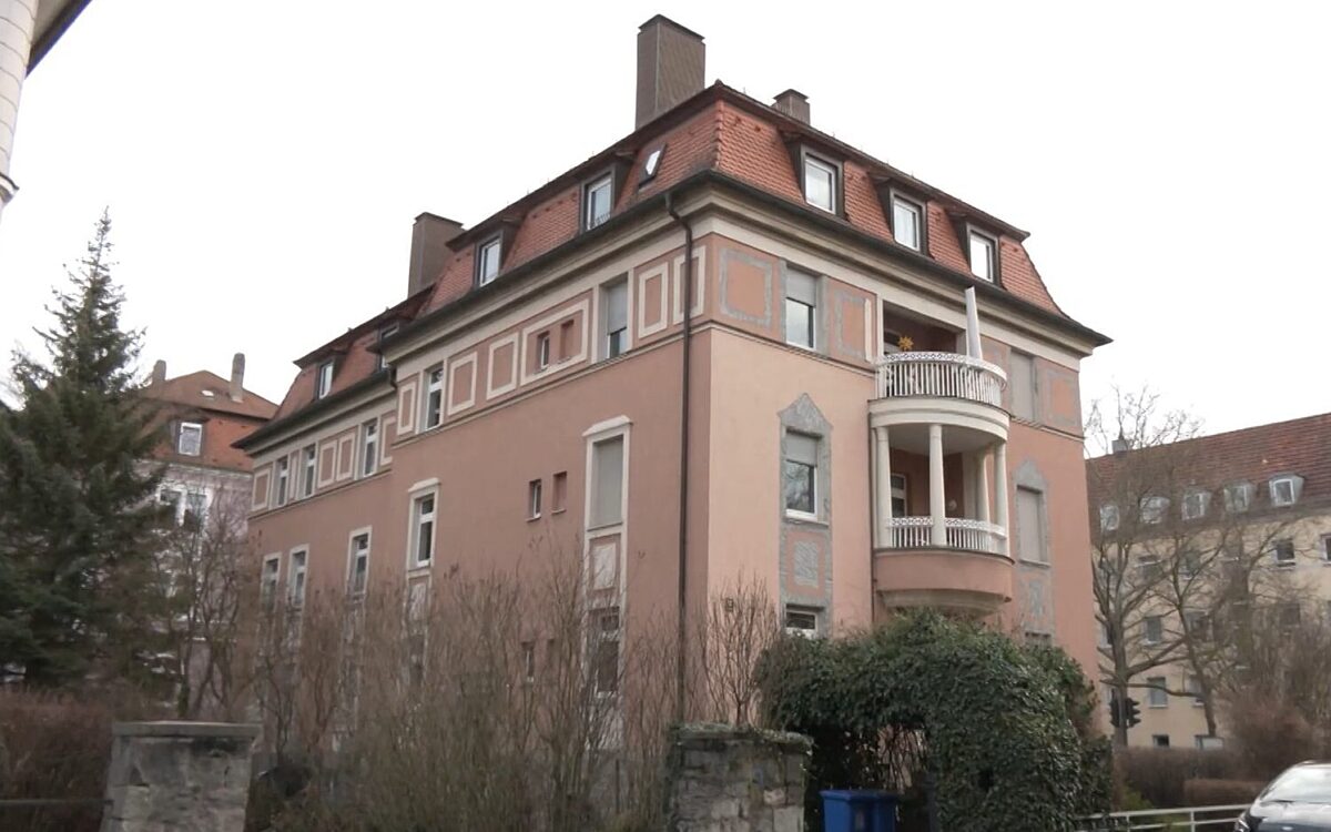 Ein Wohnhaus in der Frauenlandstrasse W Ue ist nominiert fuer den Abriss des Jahres 2025