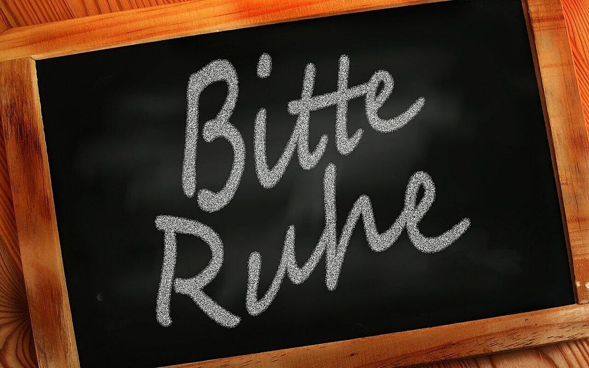 Eine Bitte-Ruhe-Tafel für eine Prüfung Eine Bitte-Ruhe-Tafel für eine Prüfung