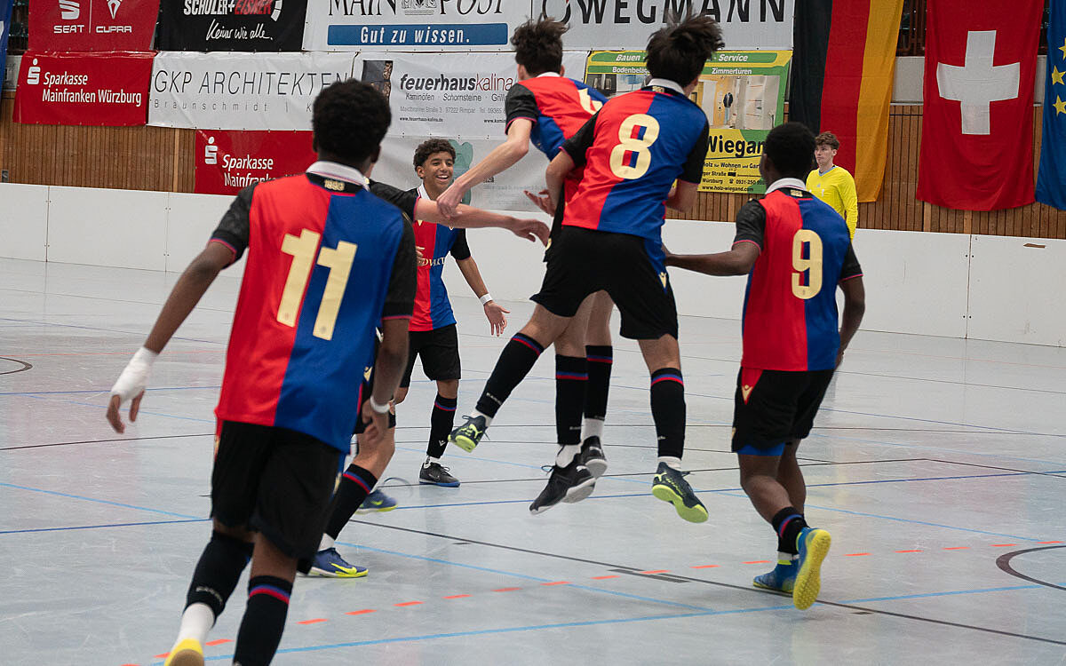 FC Basel gewinnt U15 Turnier Tektake Arena Wuerzburger Kickers 2024 Jubel FC Basel gewinnt U15 Turnier Tektake Arena Wuerzburger Kickers 2024 Jubel