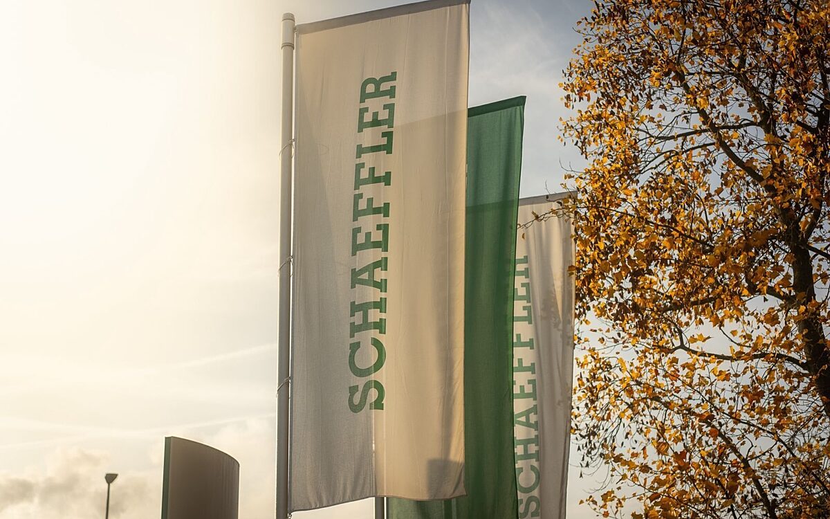 Fahnen am Schaeffler Werk in SW Fahnen am Schaeffler Werk in SW