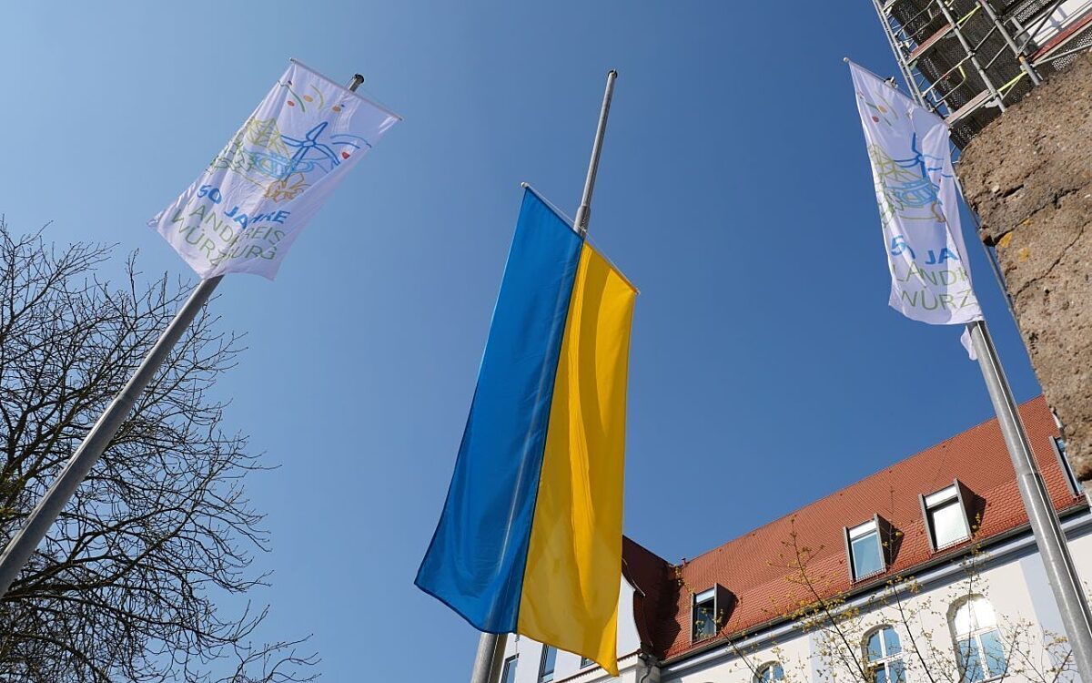 Fahnenhissung anlässlich 50 Jahre Landkreis Würzburg Fahnenhissung anlässlich 50 Jahre Landkreis Würzburg