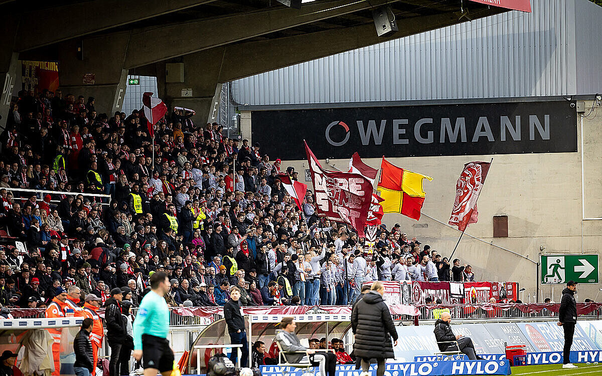 Fans Wuerzburger Kickers Heimspiel Akon Arena Dallenberg Fans Wuerzburger Kickers Heimspiel Akon Arena Dallenberg