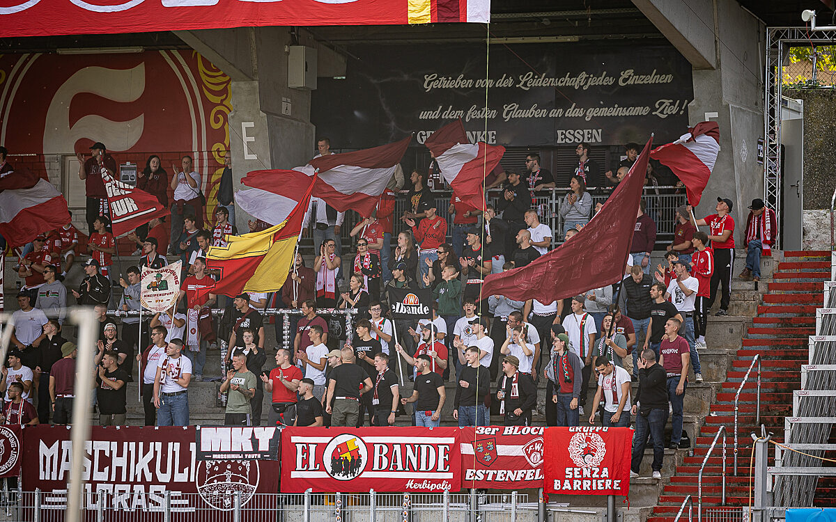 Fans Wuerzburger Kickers Heimspiel Fanblock Fans Wuerzburger Kickers Heimspiel Fanblock