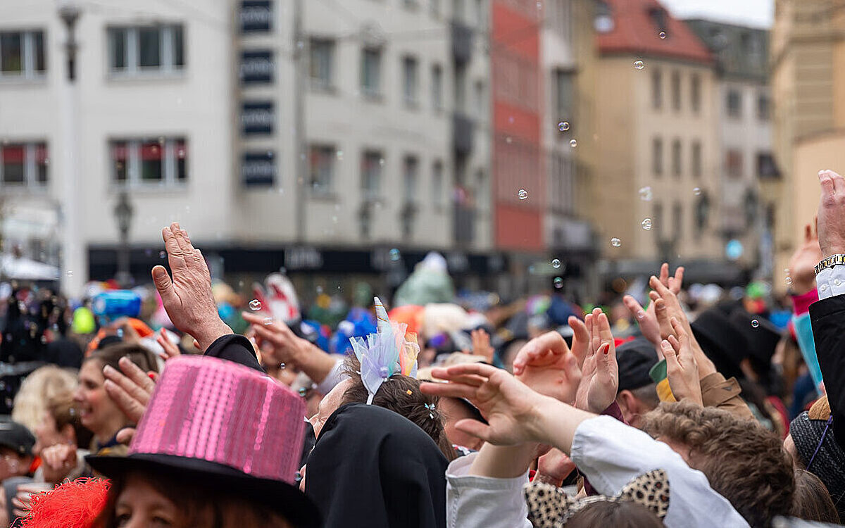 Faschingszug in der Würzburger Innenstadt Faschingszug in der Würzburger Innenstadt
