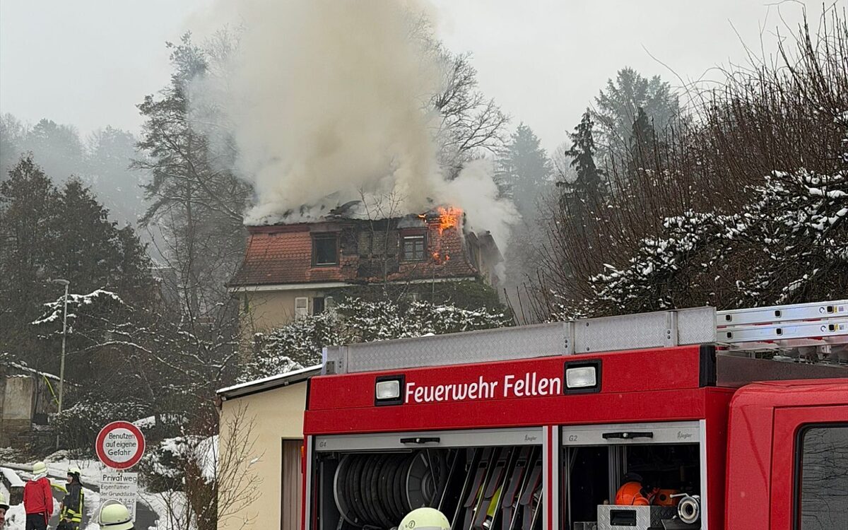 Feuerwehr in Burgsinn Haus brennt Feuerwehr in Burgsinn Haus brennt