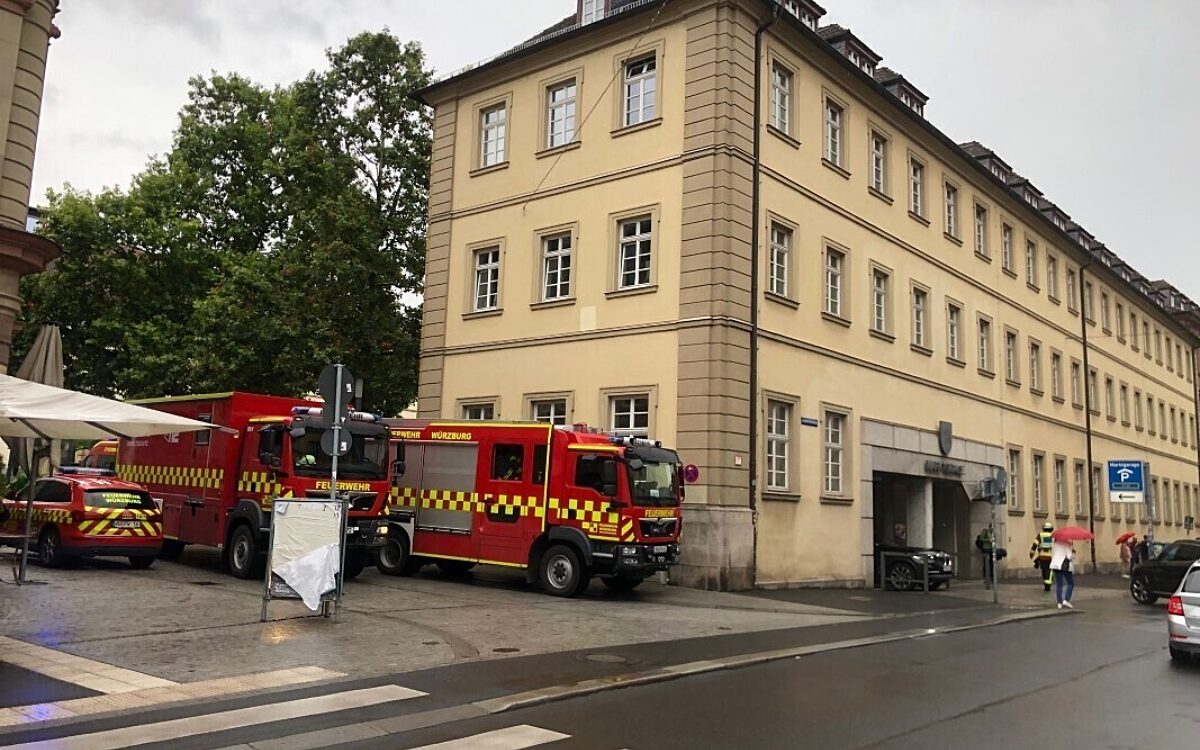 Feuerwehreinsatz in der Marktgarage in Wuerzburg Foto Funkhaus Wuerzburg Feuerwehreinsatz in der Marktgarage in Wuerzburg Foto Funkhaus Wuerzburg