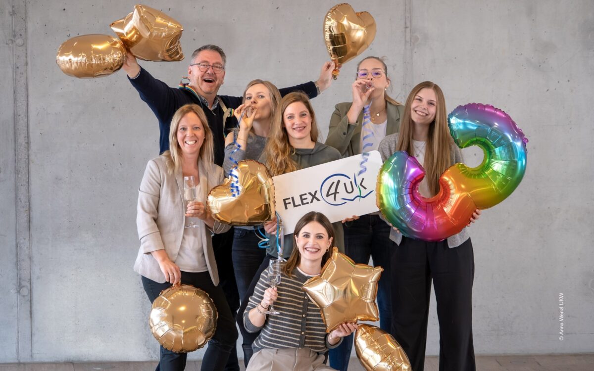 Mitarbeiter des Projekts FLEX4UKW der Uniklinik Würzburg feiern ihr drittes Jubiläum