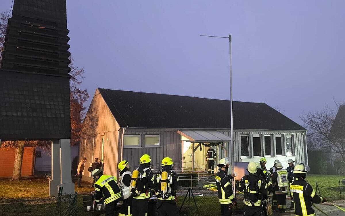 Friedenskirche Oerlenbach Brand aussen.jpg Friedenskirche Oerlenbach Brand aussen.jpg