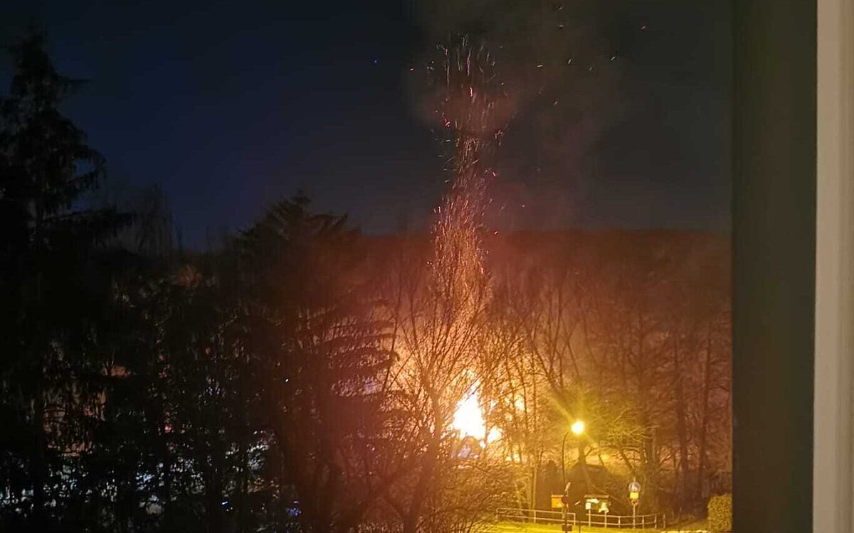 Gartenhütte in Versbach steht in Flammen Gartenhütte in Versbach steht in Flammen