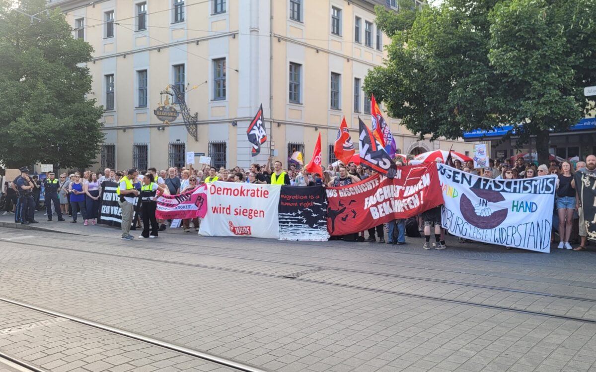 Gegendemonstranten 4 Jahre Messerangriff Barbarossaplatz Gegendemonstranten 4 Jahre Messerangriff Barbarossaplatz