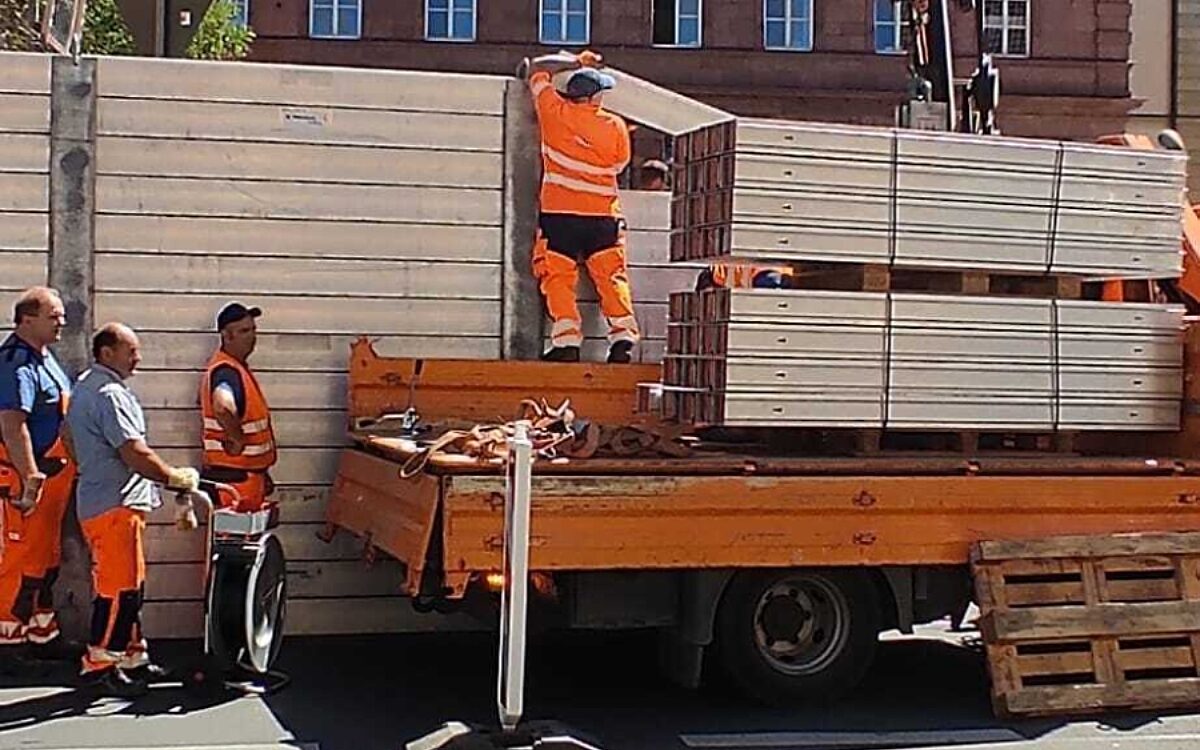 Hochwasserschutzmauer an der Karmelitenstrasse Hochwasserschutzmauer an der Karmelitenstrasse