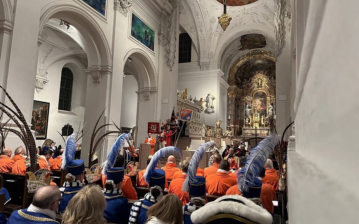 Gottesdienst der Karnevalisten 2024 - Blick auf Altar Gottesdienst der Karnevalisten 2024 - Blick auf Altar