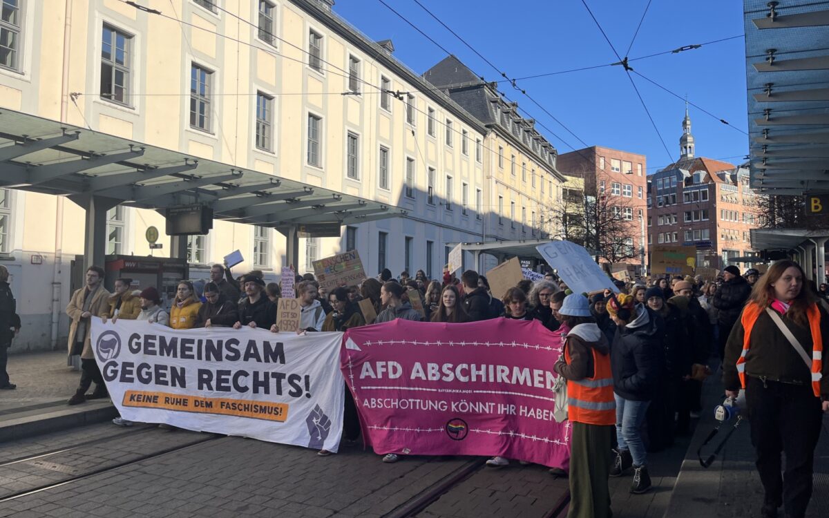 Demo "Wir sind die Brandmauer" zieht durch die Innenstadt Demo "Wir sind die Brandmauer" zieht durch die Innenstadt