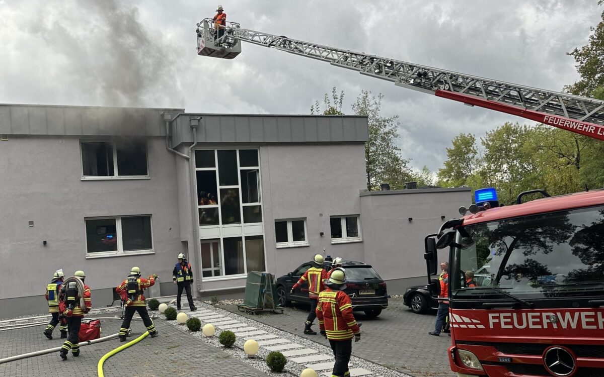 In einem Mehrfamilienhaus in Lohr brennt es In einem Mehrfamilienhaus in Lohr brennt es