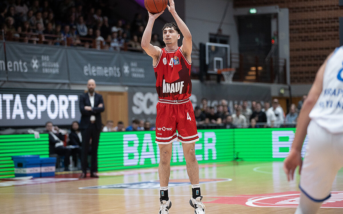 Julius Boehmer Spieler Wuerzburg Baskers 2022 23 Julius Boehmer Spieler Wuerzburg Baskers 2022 23