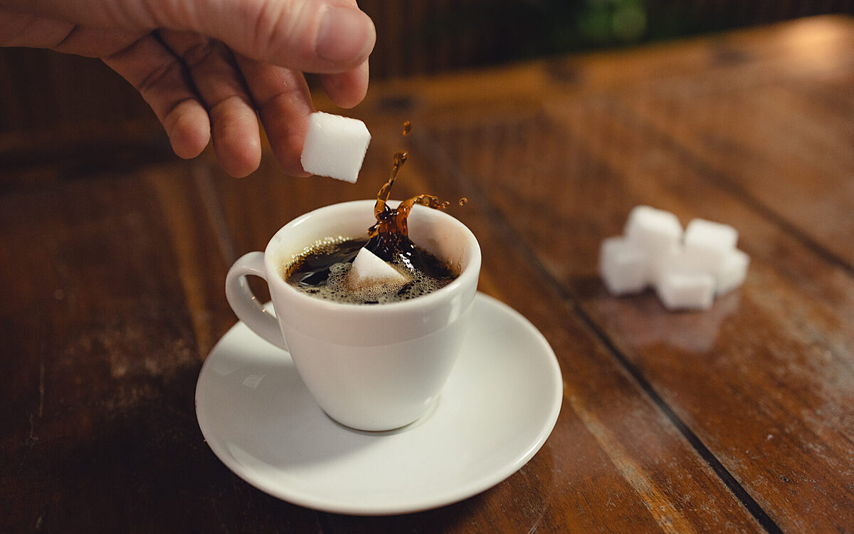 Kaffee mit Zucker Kaffee mit Zucker