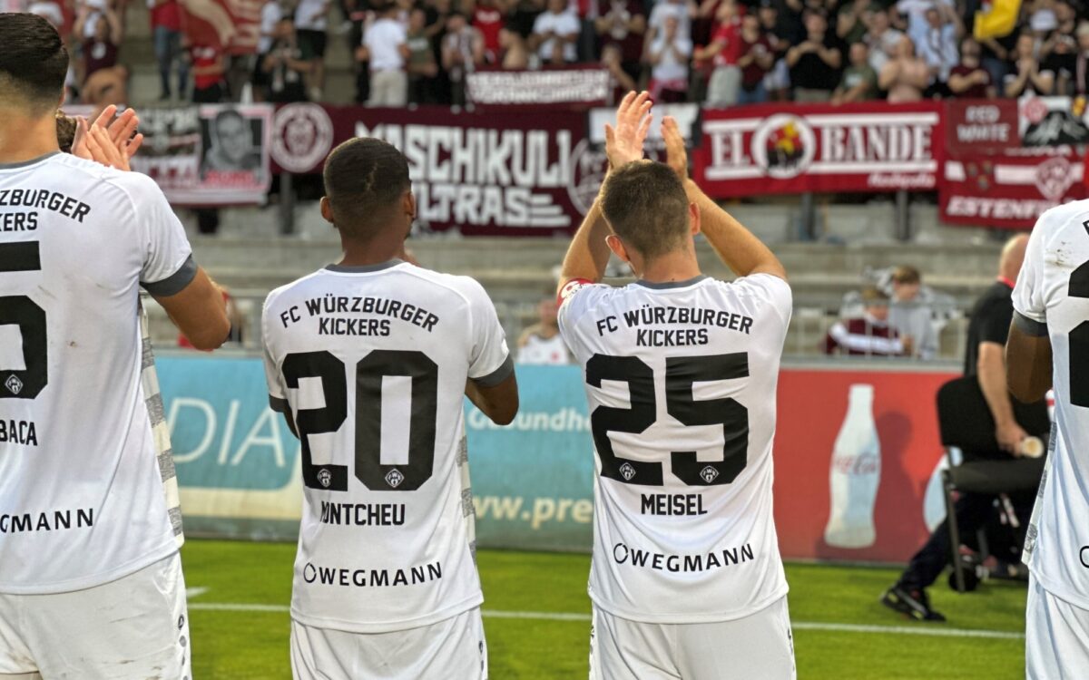 Kickers nach Heimsieg Kickers nach Heimsieg