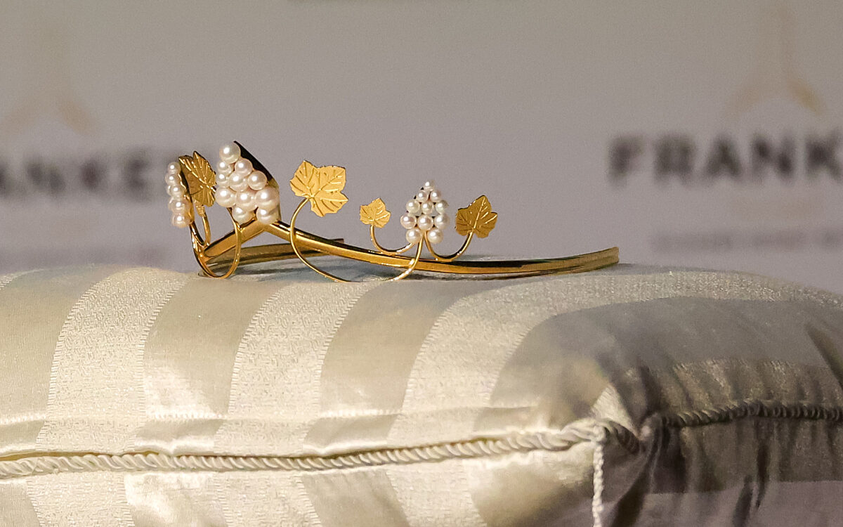 Krone der Fraenkischen Weinkoenigin