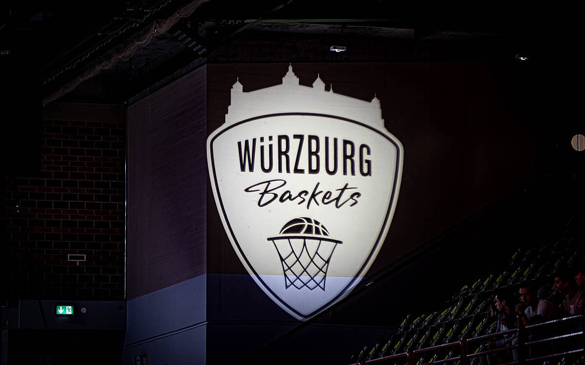 Logo Wuerzburg Baskets in der tectake Arena Logo Wuerzburg Baskets in der tectake Arena