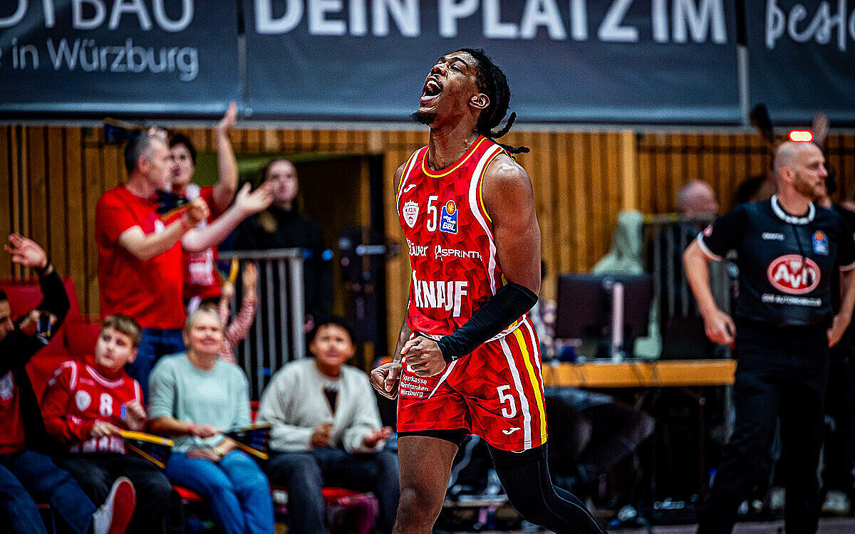 Marcus Carr Fitness First Wuerzburg Baskets Jubel