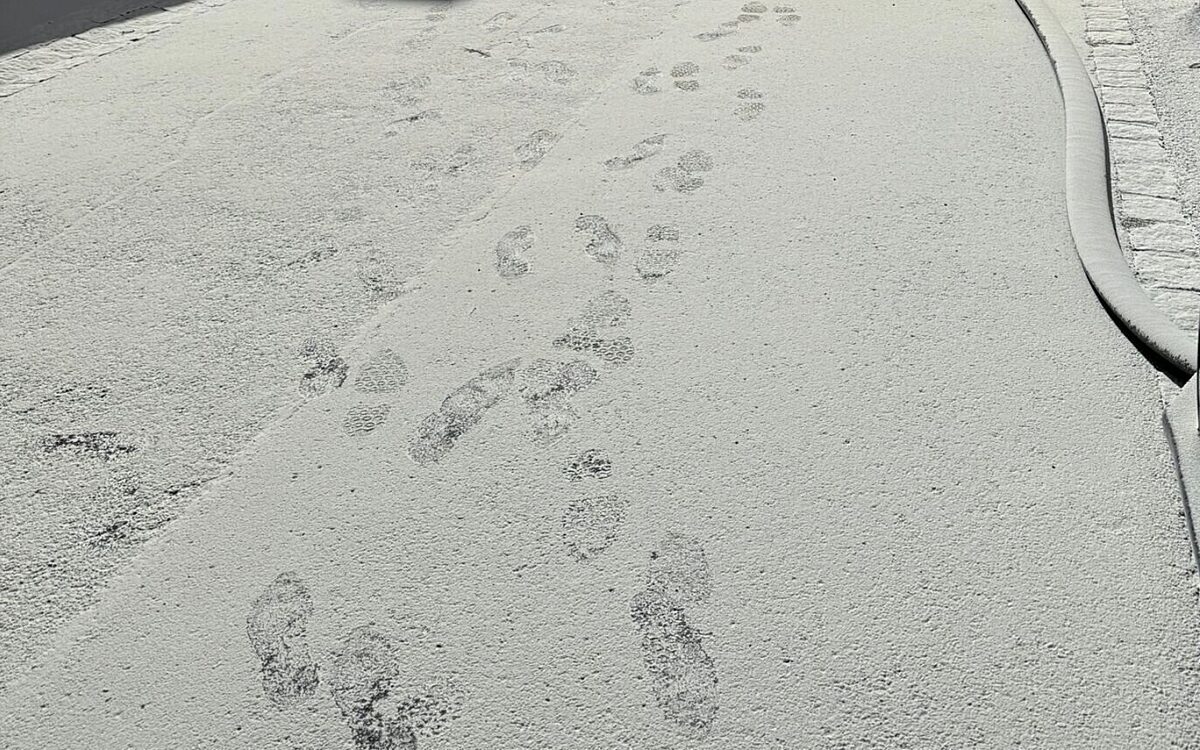 Mehl Unfall in Heidingsfeld mit Fussspuren Mehl Unfall in Heidingsfeld mit Fussspuren