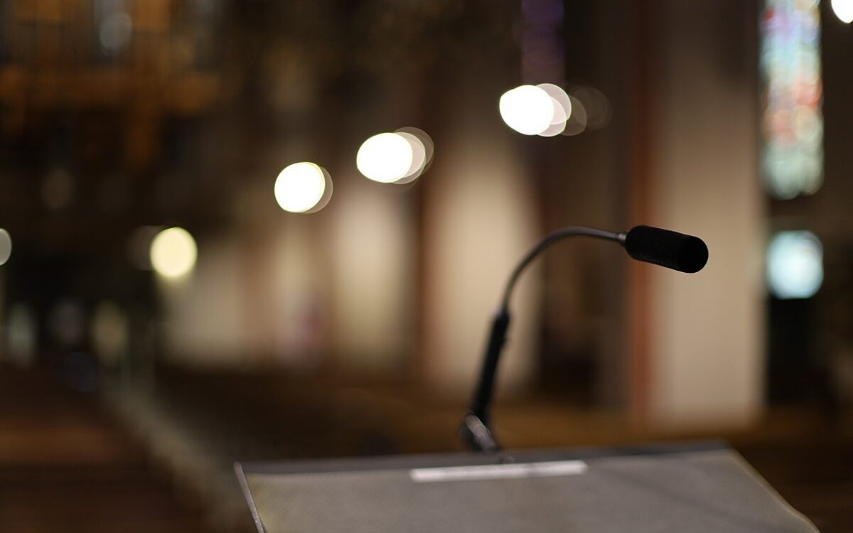 Mikrophon am Rednerpult Symbolbild Pixabay Mikrophon am Rednerpult Symbolbild Pixabay