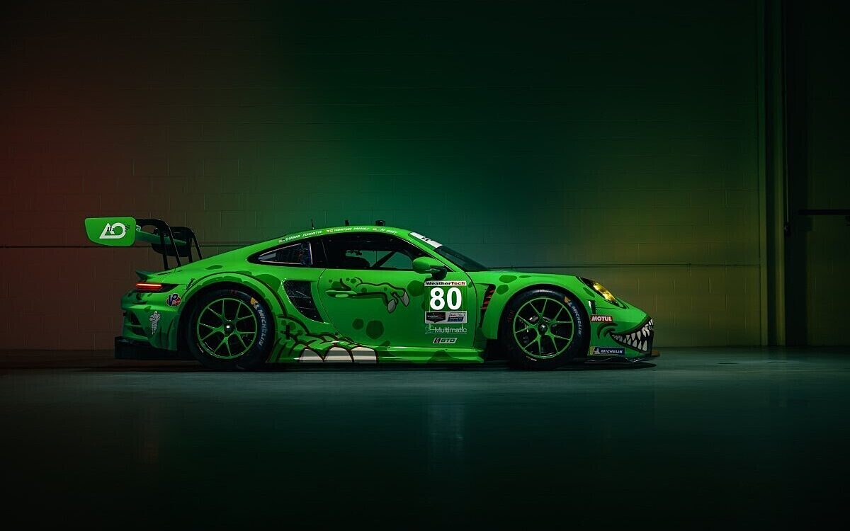 Porsche von Laurin Heinrich US Rennserie IMSA Seitenansicht Foto Gruppe C AO Racing Porsche von Laurin Heinrich US Rennserie IMSA Seitenansicht Foto Gruppe C AO Racing