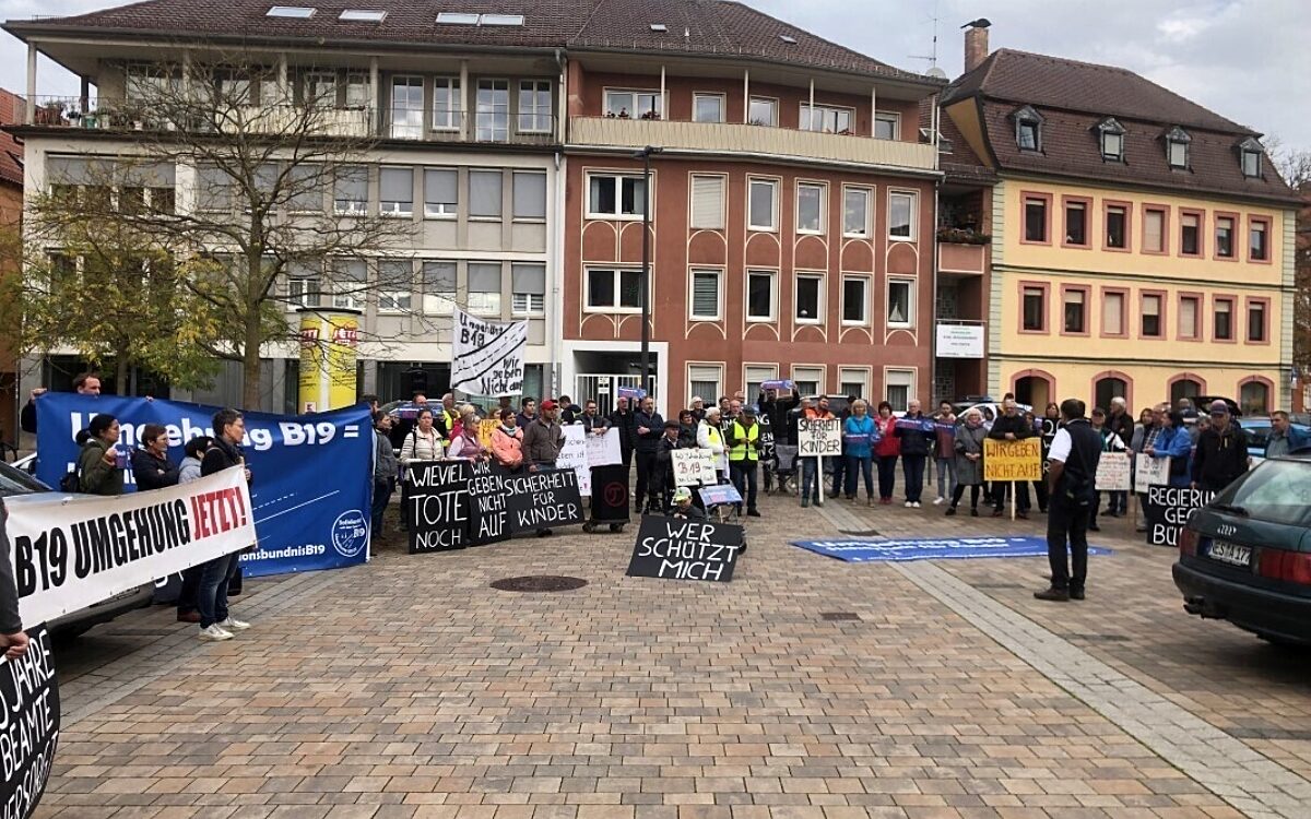 Protest gegen Umgehungs Aus Giebelstadt vor der Regierung von Ufr Protest gegen Umgehungs Aus Giebelstadt vor der Regierung von Ufr