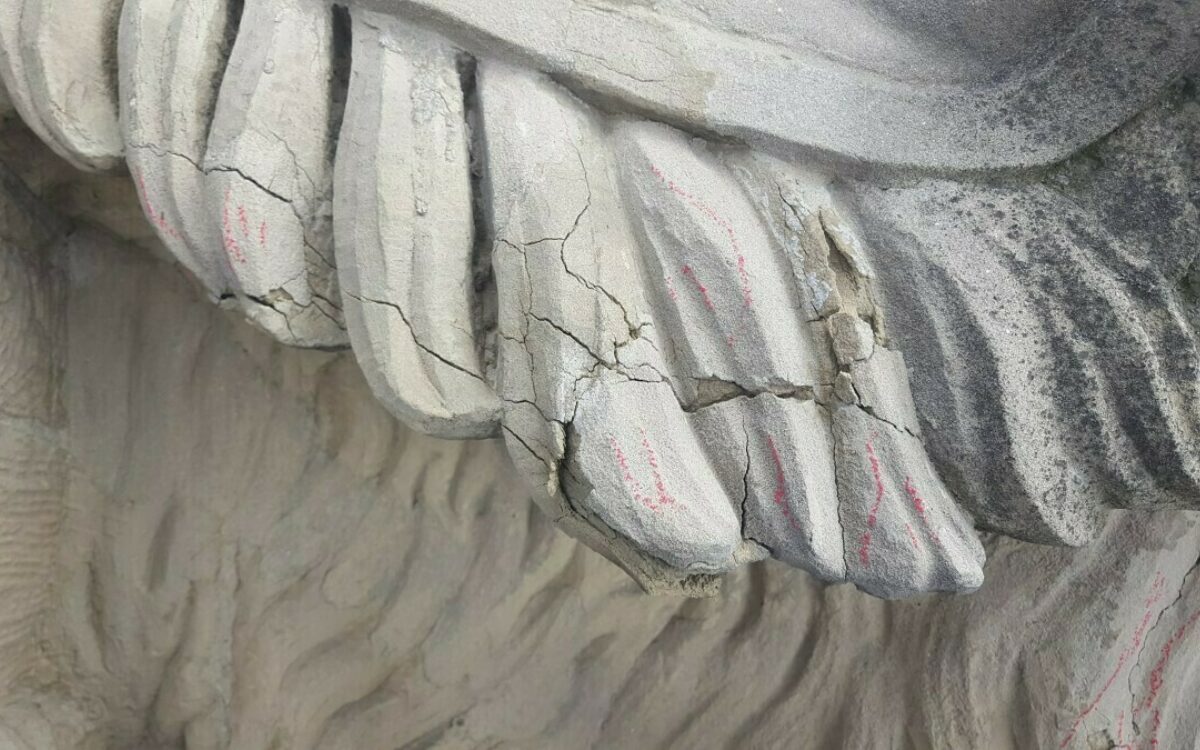 Schäden am Fürstbischöflichen Wappen der Residenz Schäden am Fürstbischöflichen Wappen der Residenz