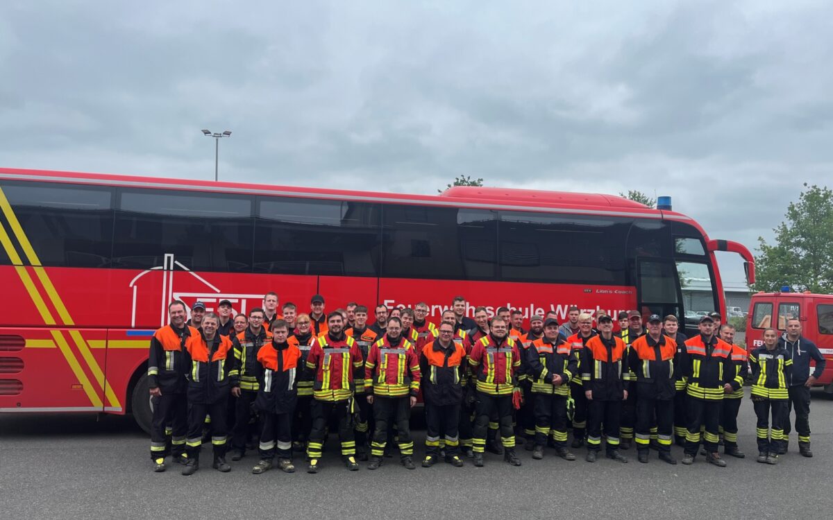 Rueckkehr Unwetterhilfe Kontingent Sandsack by Markus Fleder Rueckkehr Unwetterhilfe Kontingent Sandsack by Markus Fleder