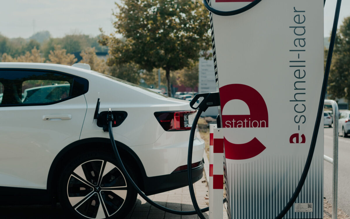 Schnellladen E Auto E Ladestation