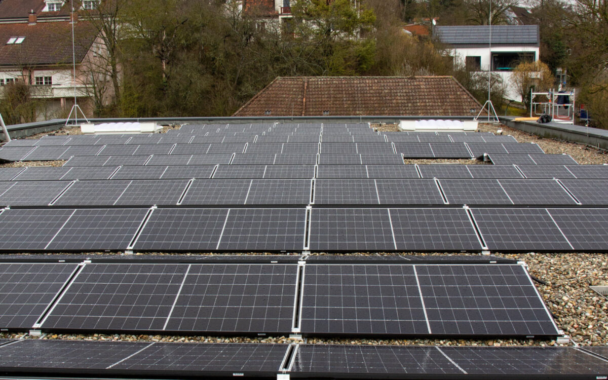 Solaranlage Wolffskeel-Realschule und Wolffskeel-Schwimmbad Solaranlage Wolffskeel-Realschule und Wolffskeel-Schwimmbad