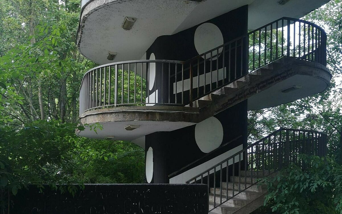 Uebermaltes Denkmal jpeg Foto Schwarzlicht org jpeg Neu Uebermaltes Denkmal jpeg Foto Schwarzlicht org jpeg Neu