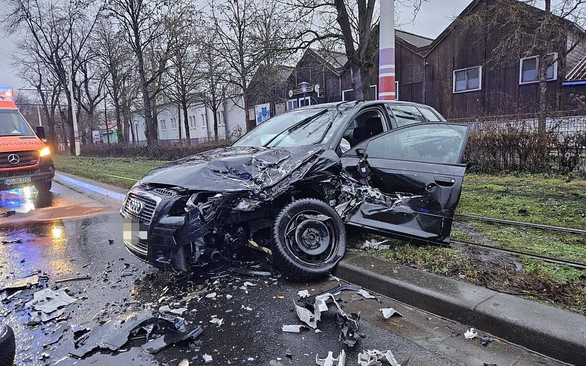 Unfall Mergentheimer Strasse Foto Feuerwehr Wuerzburg Unfall Mergentheimer Strasse Foto Feuerwehr Wuerzburg
