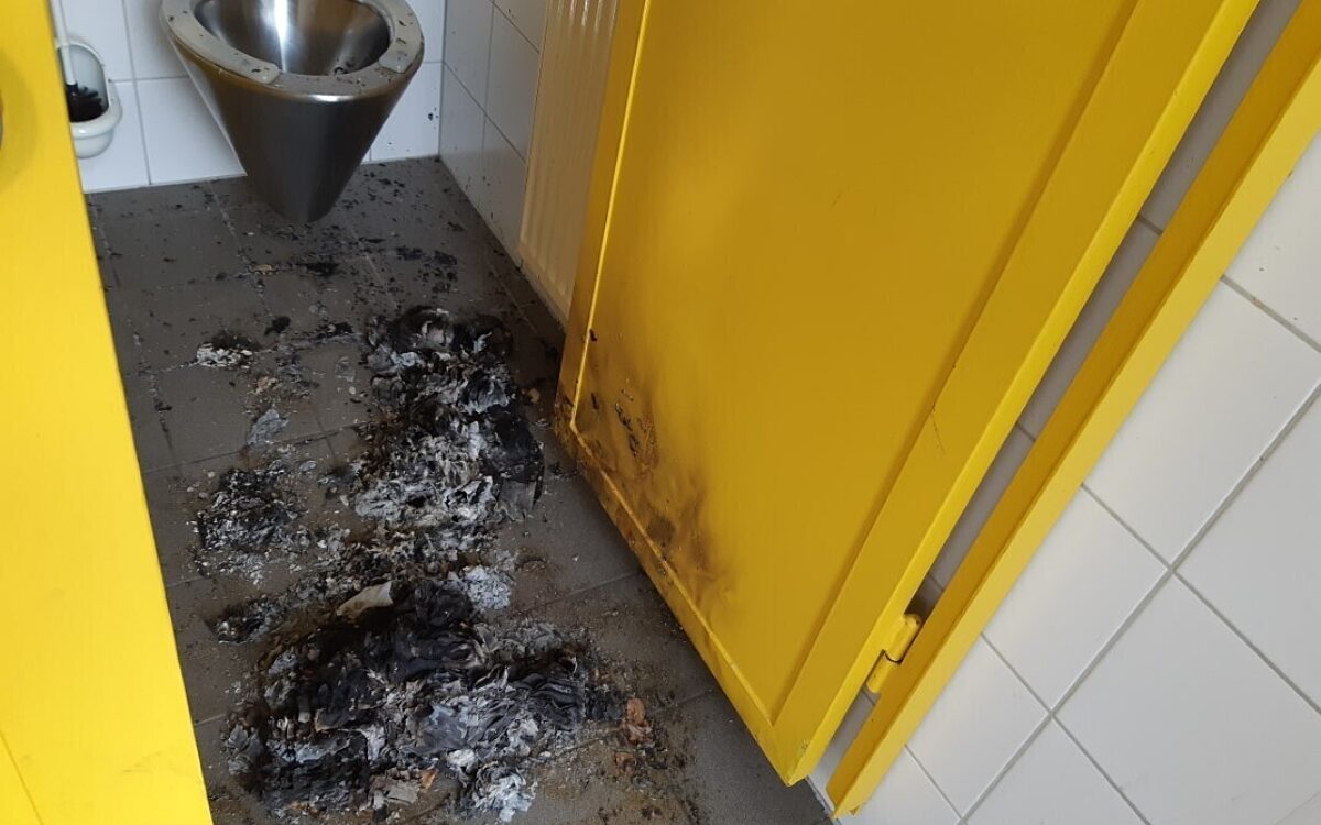 Verwuestung der oeffentlichen Toilette in Volkach Foto Stadt Volkach Verwuestung der oeffentlichen Toilette in Volkach Foto Stadt Volkach