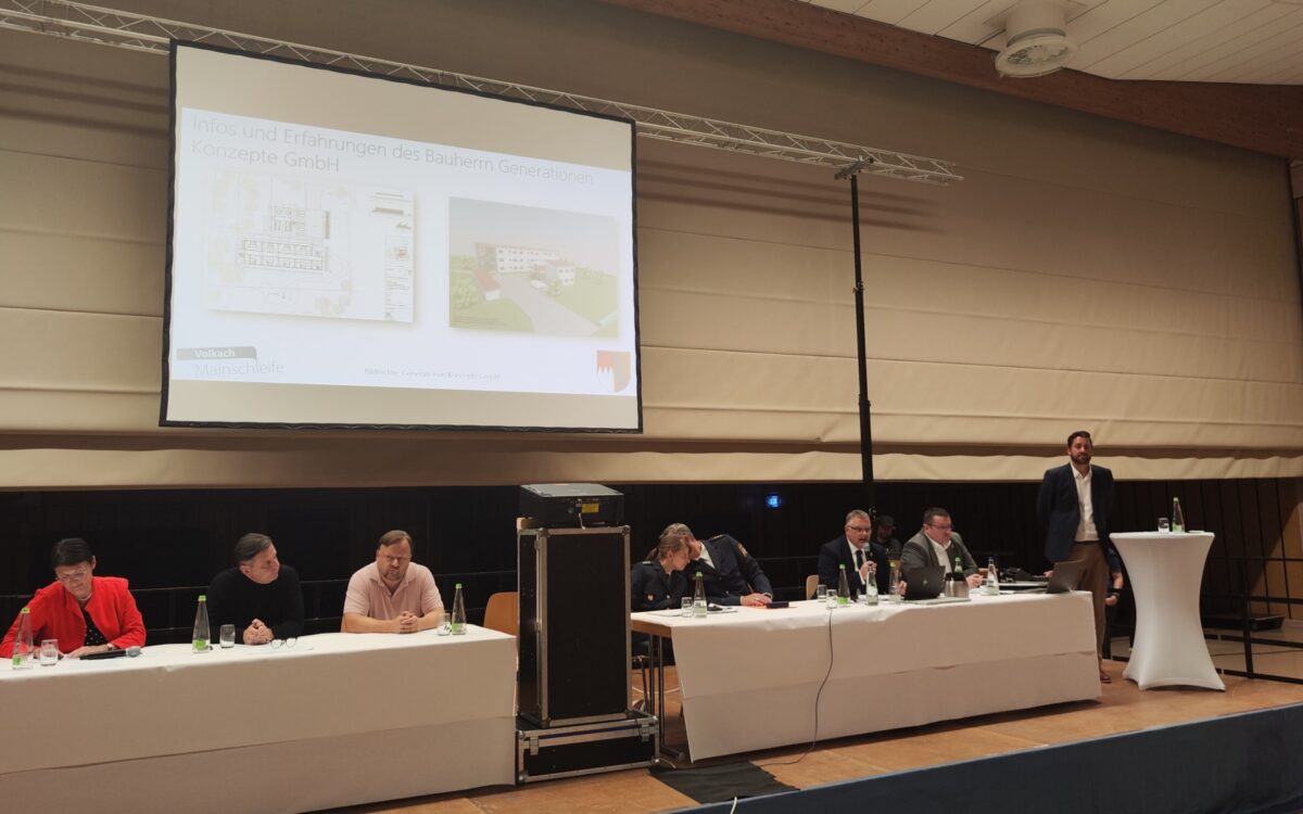 Volkach Infoveranstaltung zur geplanten Fluechtlingsunterkunft Volkach Infoveranstaltung zur geplanten Fluechtlingsunterkunft