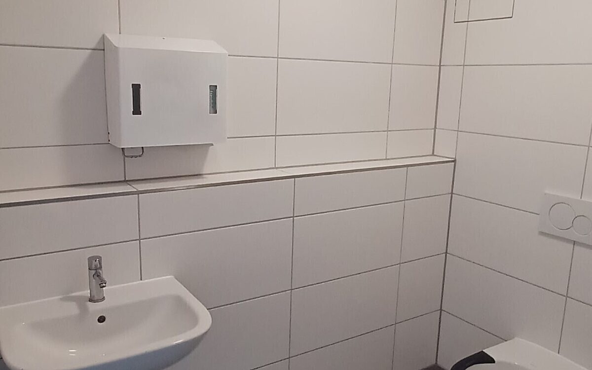 Das neue WC am Bahnhof in Kitzingen Das neue WC am Bahnhof in Kitzingen