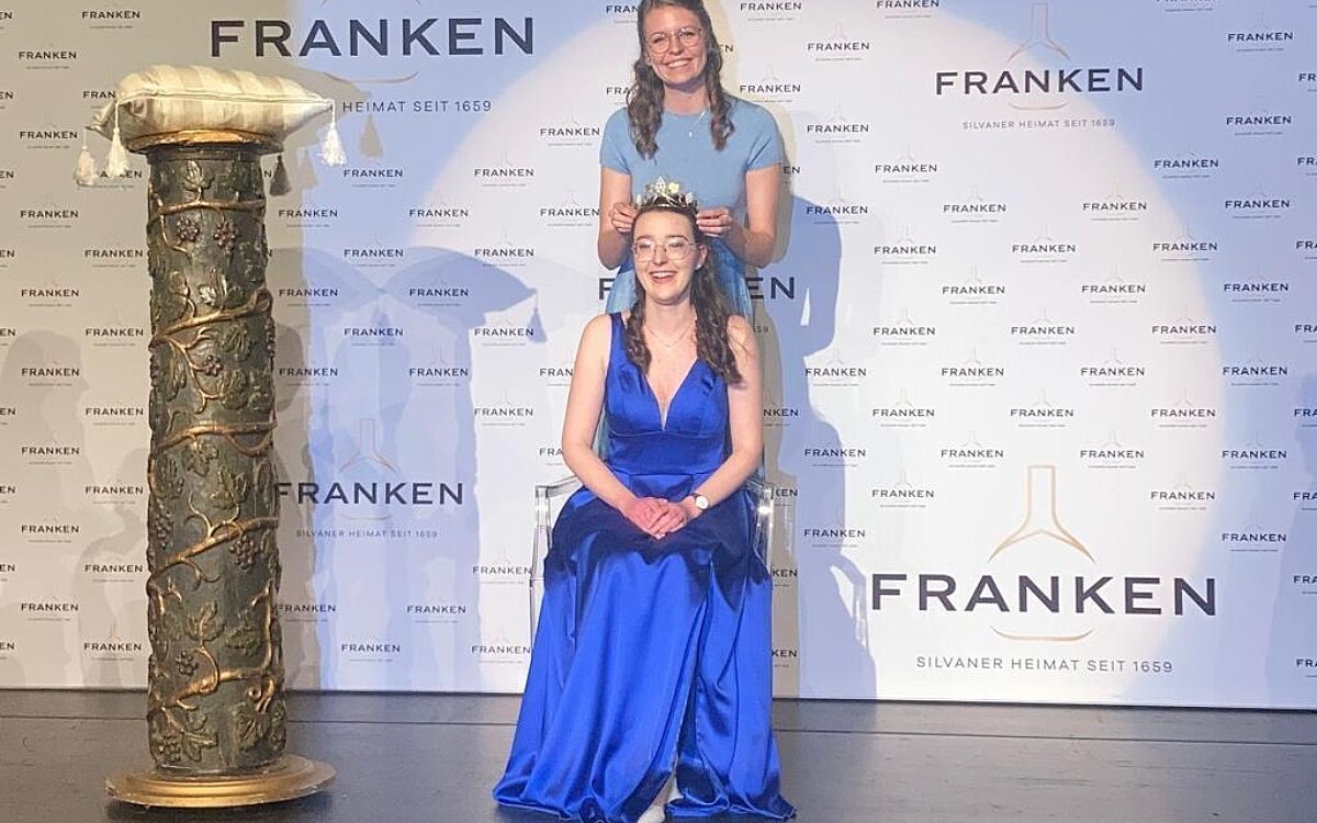 Wahl Weinkoenigin 2 Wahl Weinkoenigin 2