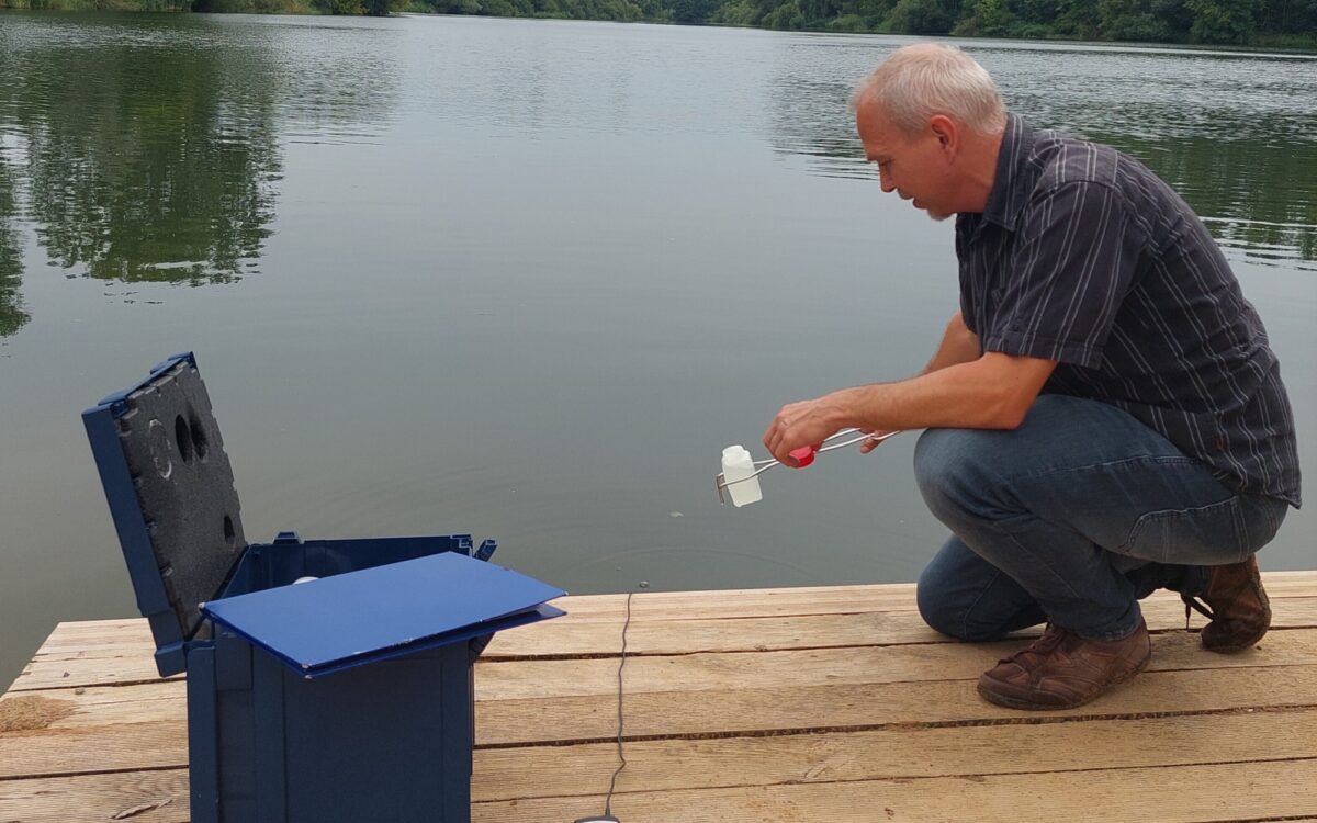 Wasserproben im Badesee LK KT Wasserproben im Badesee LK KT
