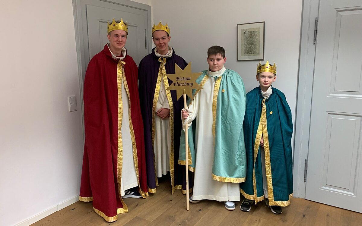 Sternsinger aus Marktbreit treffen Olaf Scholz Sternsinger aus Marktbreit treffen Olaf Scholz