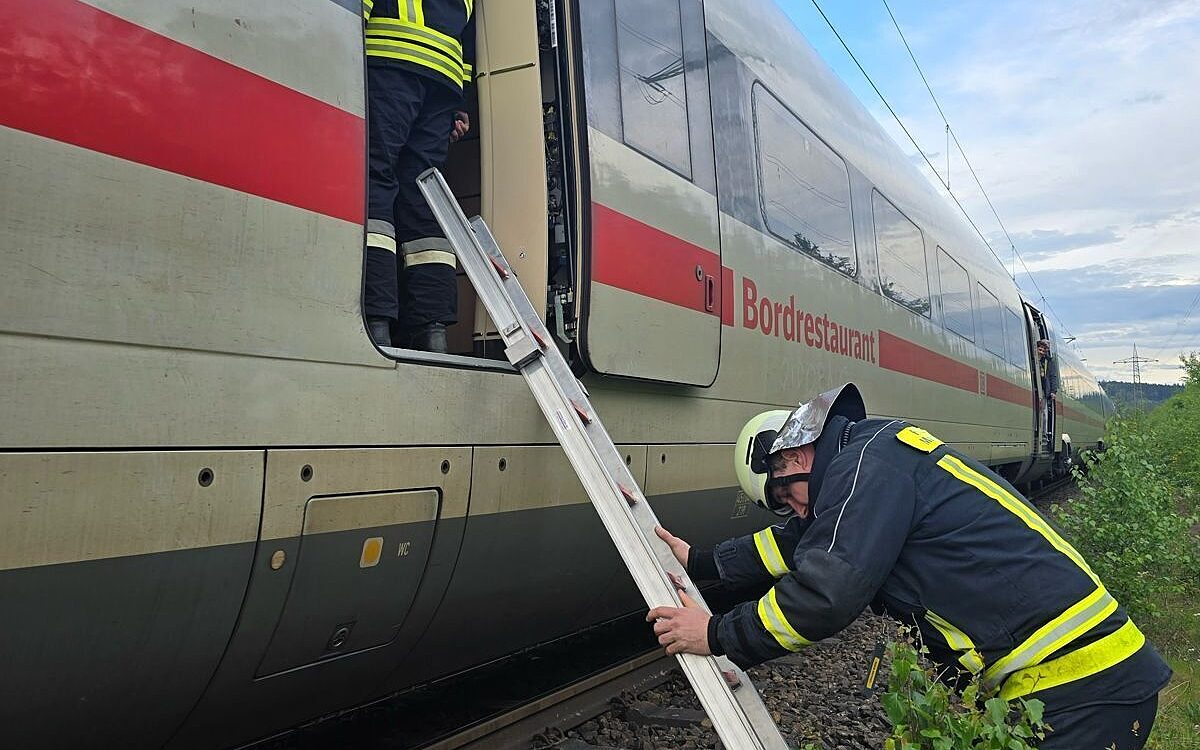 Burgsinn_Feuerwehreinsatz ICE wegen Zimtschnecke_1 Burgsinn_Feuerwehreinsatz ICE wegen Zimtschnecke_1