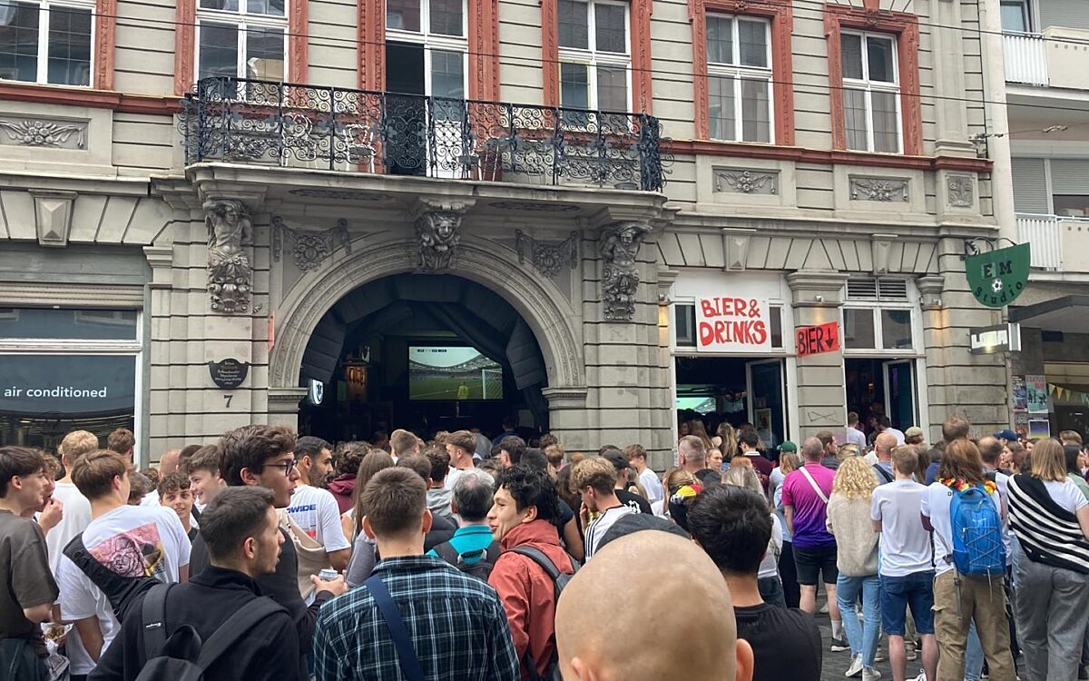 Public Viewing Sanderstraße Public Viewing Sanderstraße