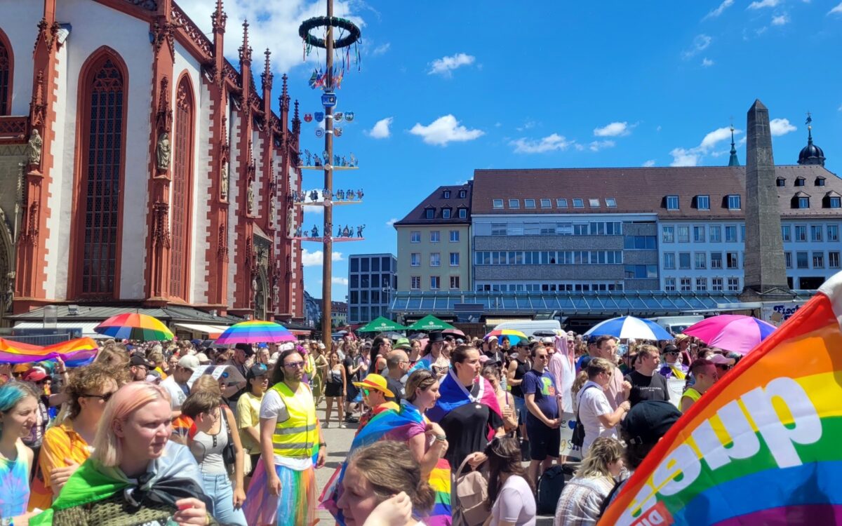 CSD Versammlung am Unteren Markt CSD Versammlung am Unteren Markt