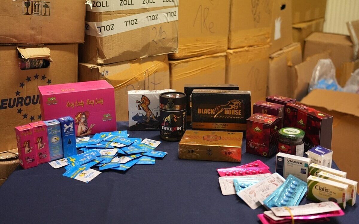 Zoll stellt Potzenmittel sicher Zoll stellt Potzenmittel sicher